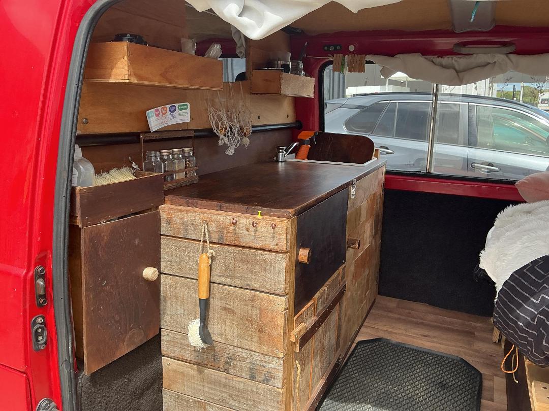 Photo '17' of Mitsubishi L300 Van