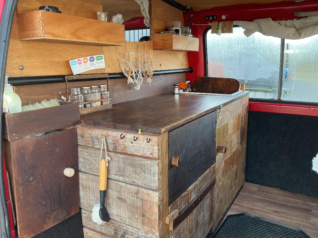 Photo '18' of Mitsubishi L300 Van