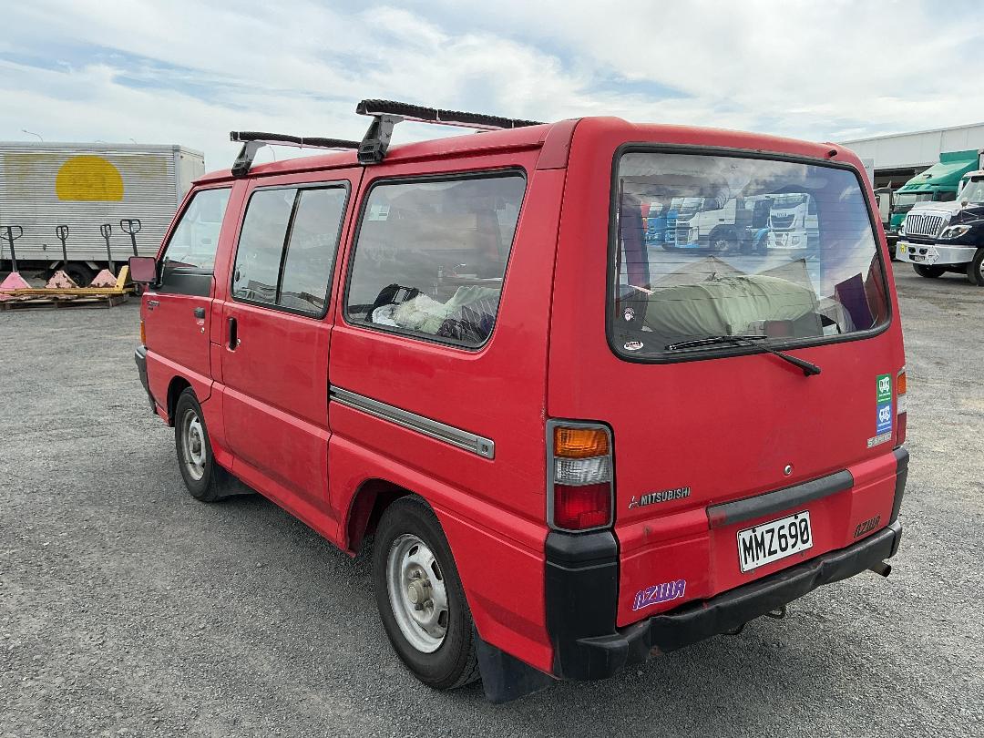 Photo '6' of Mitsubishi L300 Van