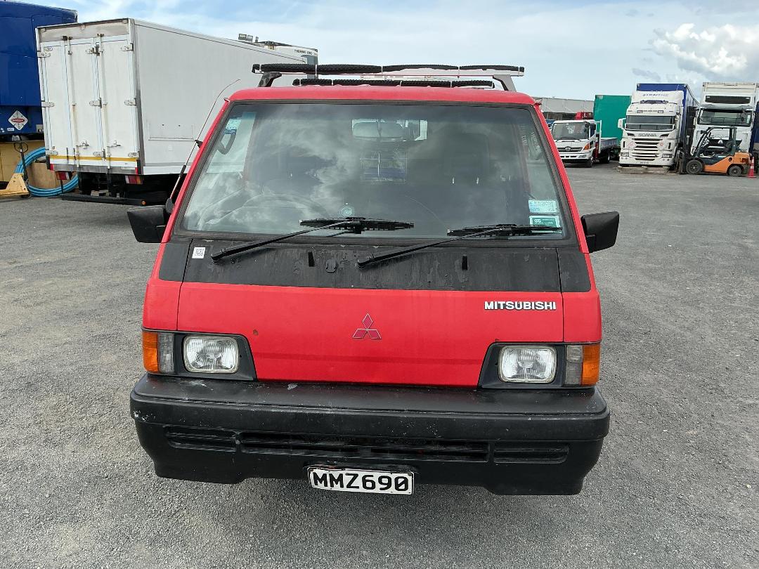 Photo '10' of Mitsubishi L300 Van