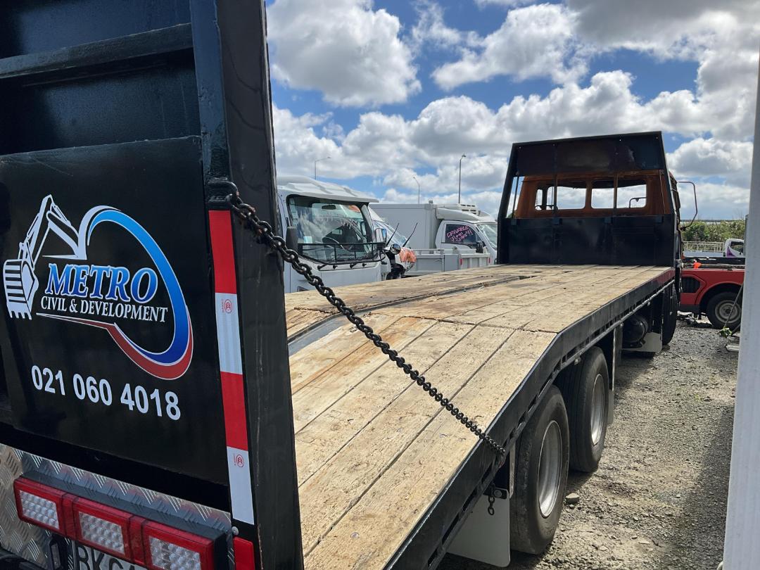 Photo '4' of Hino FW U-FW1FWA Transporter