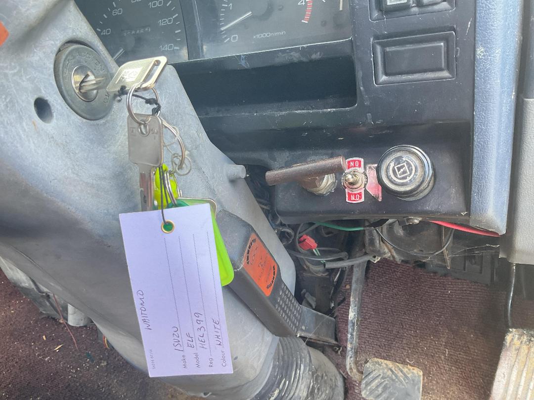 Photo '17' of Isuzu ELF 350 Tipper