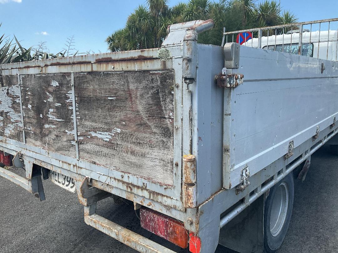 Photo '18' of Isuzu ELF 350 Tipper