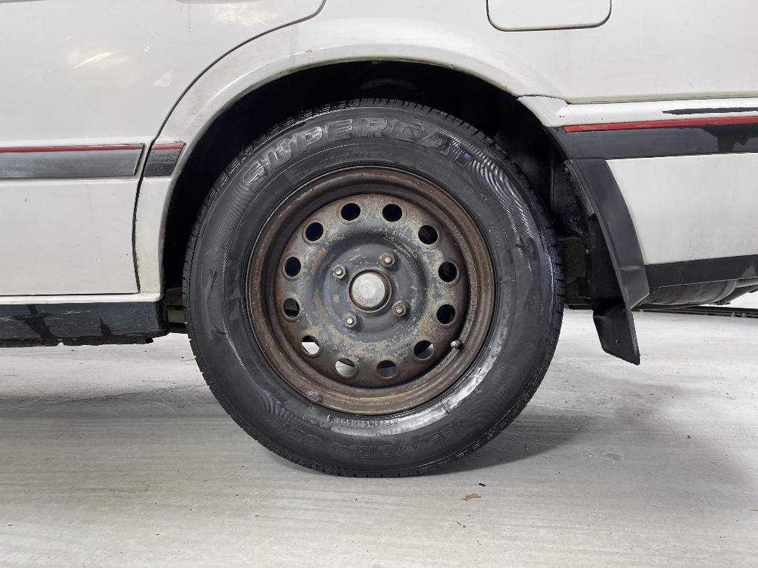 Photo '11' of Nissan Bluebird