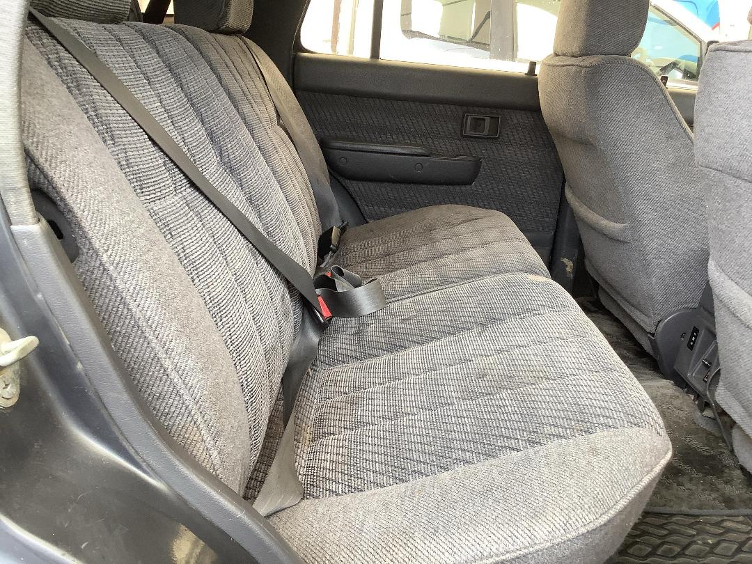 Photo '7' of Toyota Hilux Surf