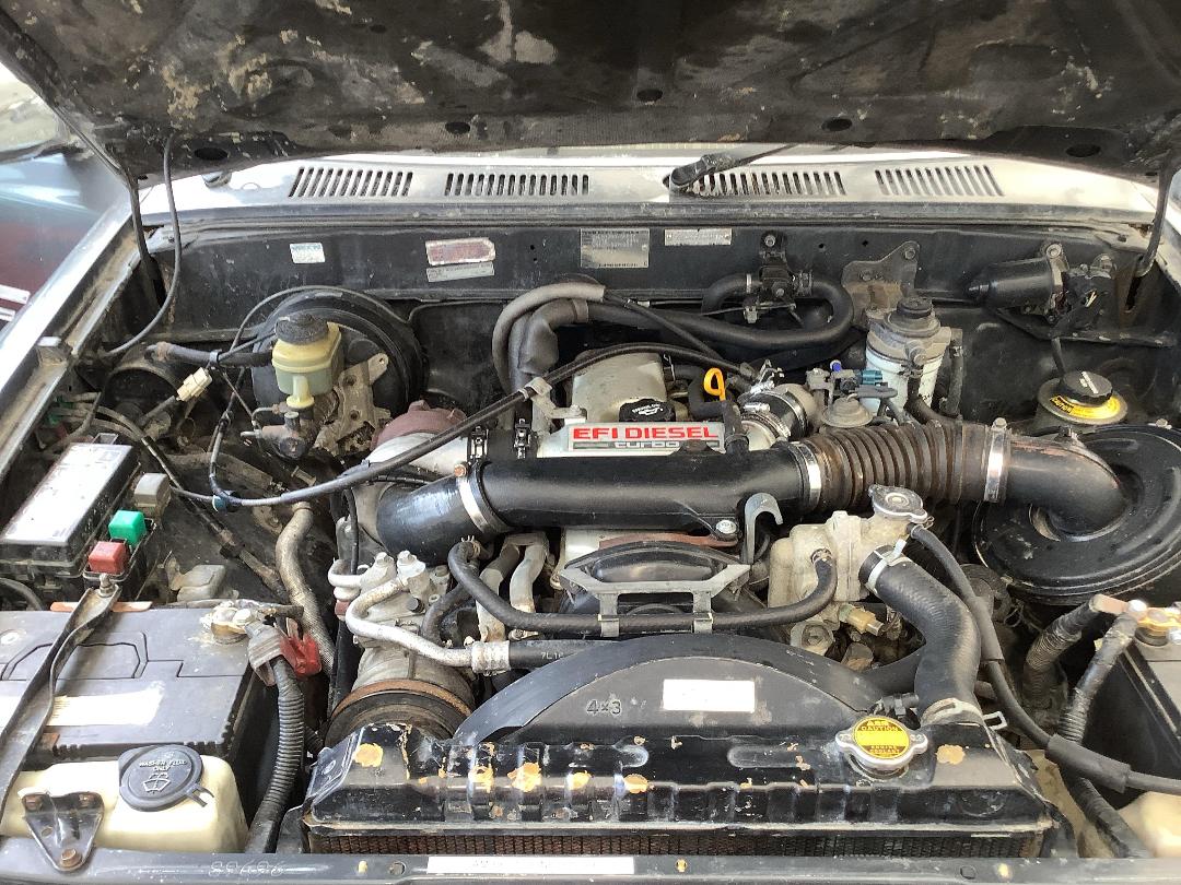 Photo '10' of Toyota Hilux Surf