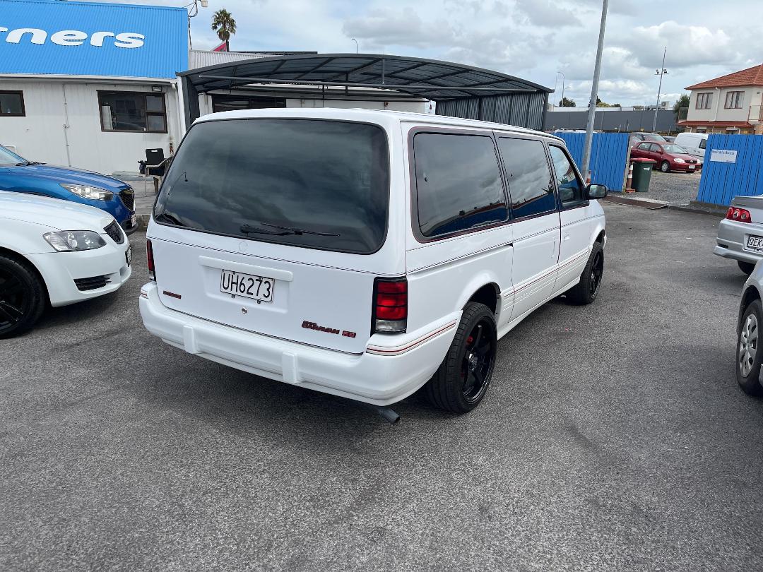 Photo '6' of Dodge Caravan Grand