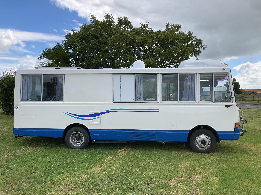 Photo '2' of Hino Rainbow RB1WG Motorhome