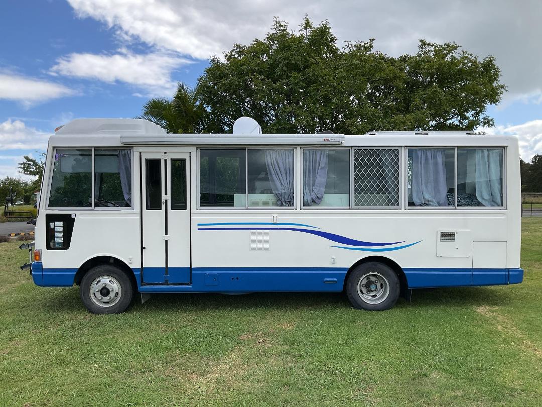 Photo '8' of Hino Rainbow RB1WG Motorhome