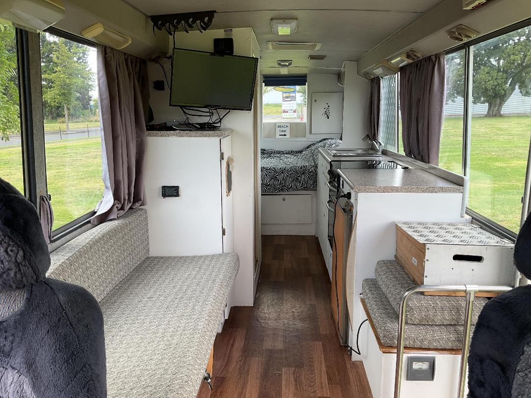 Photo '6' of Hino Rainbow RB1WG Motorhome