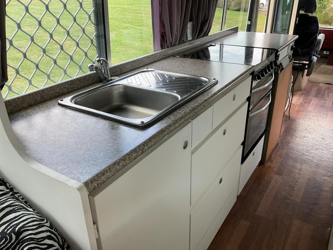 Photo '22' of Hino Rainbow RB1WG Motorhome