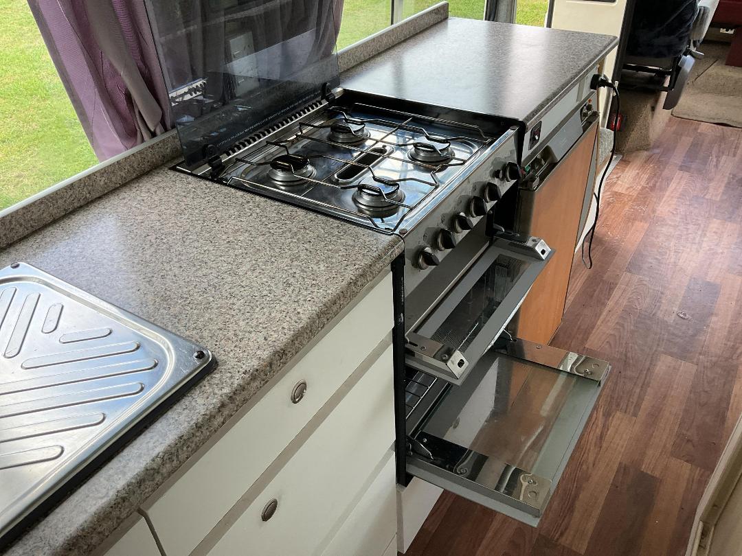 Photo '23' of Hino Rainbow RB1WG Motorhome