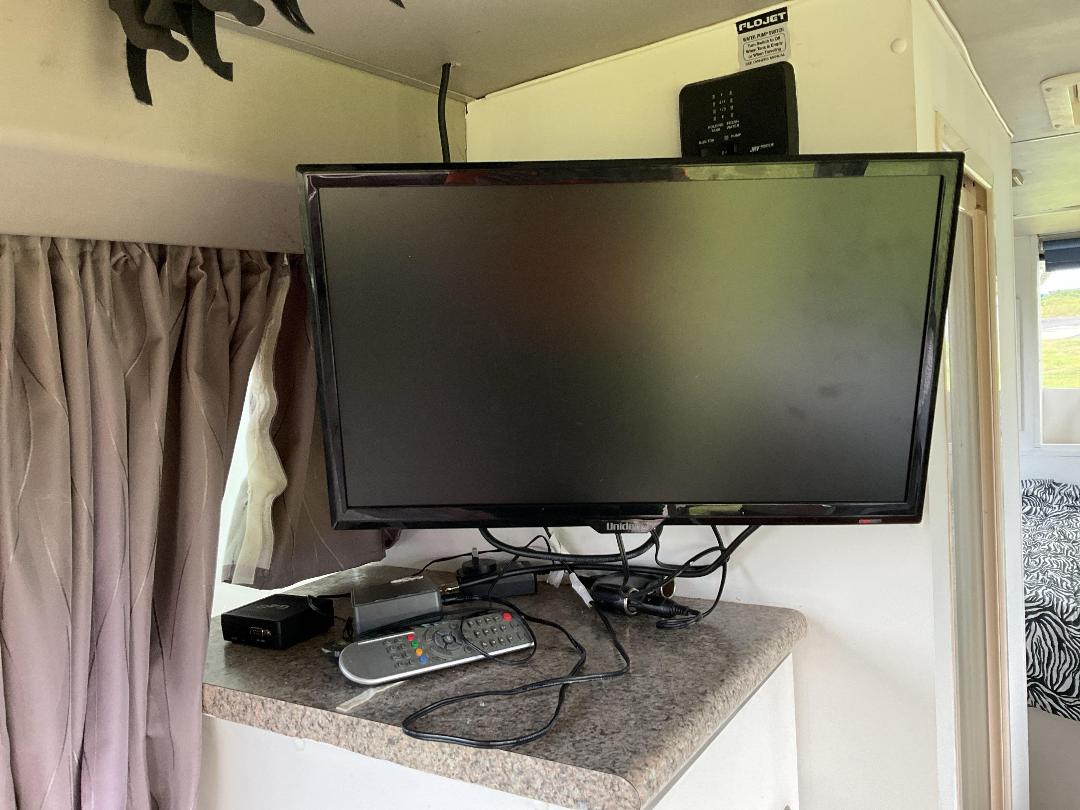 Photo '33' of Hino Rainbow RB1WG Motorhome