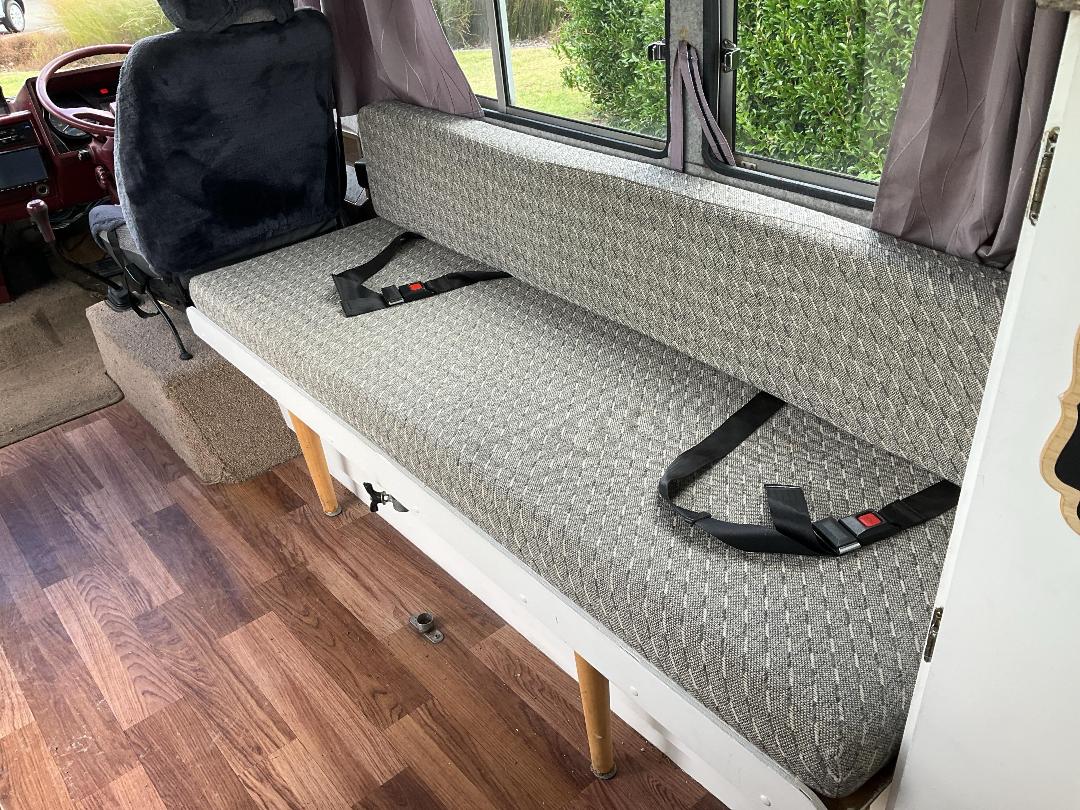 Photo '20' of Hino Rainbow RB1WG Motorhome