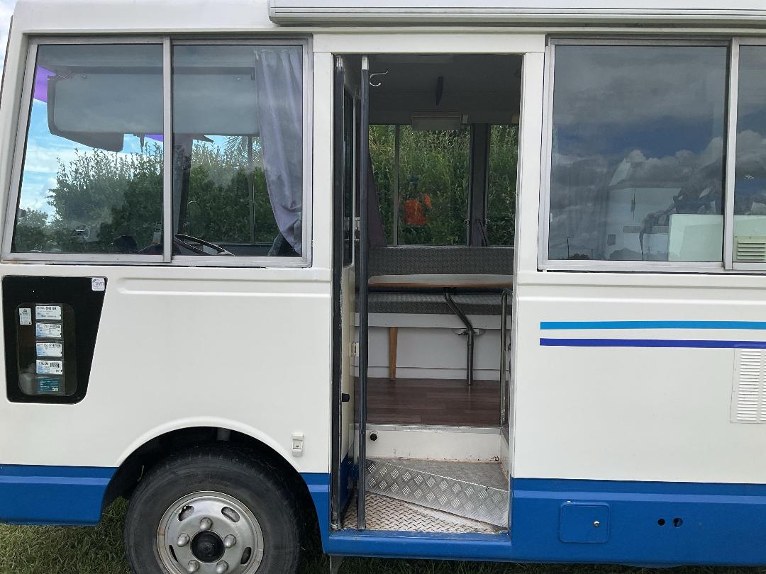 Photo '12' of Hino Rainbow RB1WG Motorhome