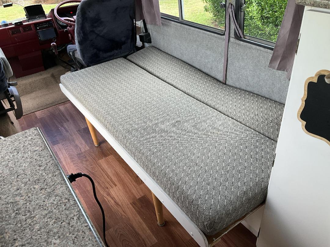 Photo '21' of Hino Rainbow RB1WG Motorhome