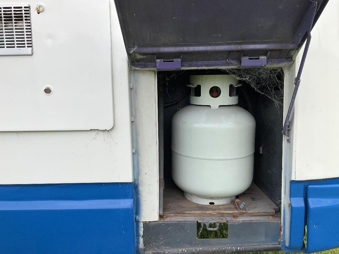 Photo '37' of Hino Rainbow RB1WG Motorhome