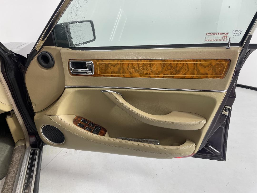 Photo '15' of Jaguar Sovereign 4 Litre Photo '15' of Jaguar Sovereign 4 Litre