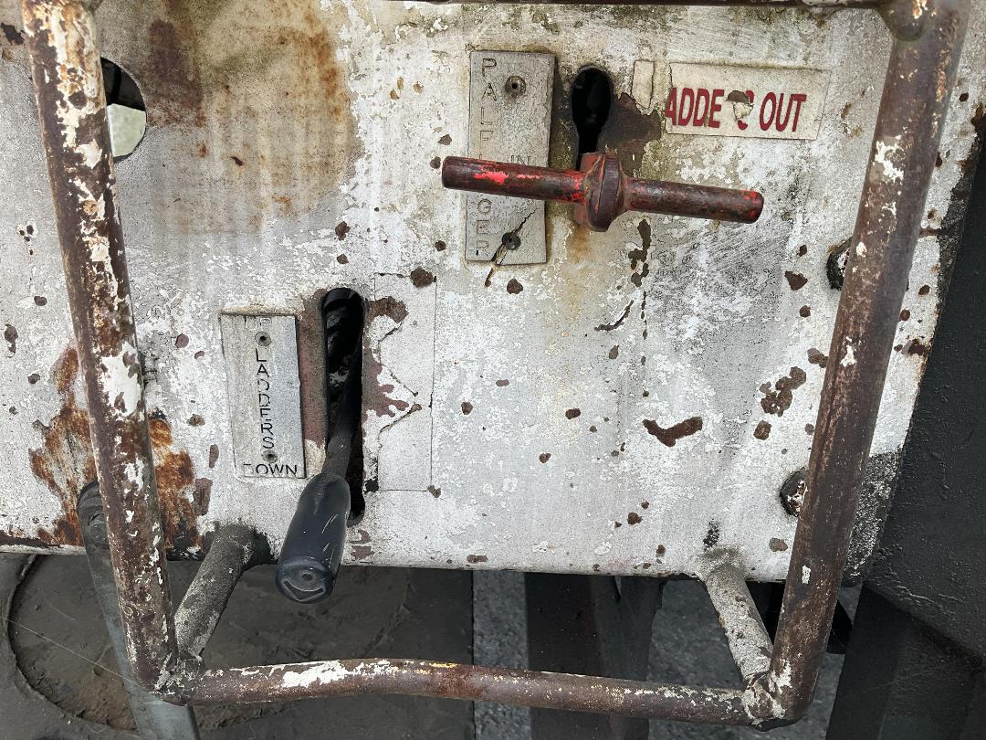 Photo '33' of Mitsubishi FM190H Flat Deck Crane