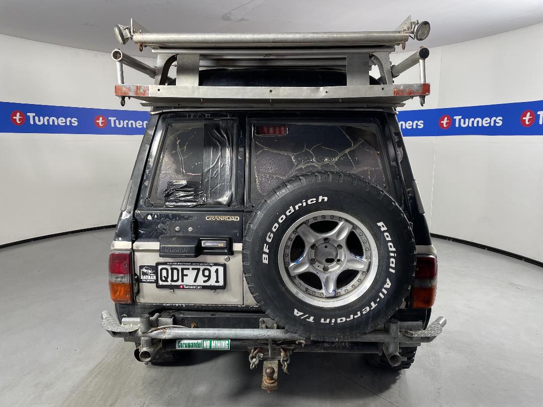 Photo '6' of Nissan Safari