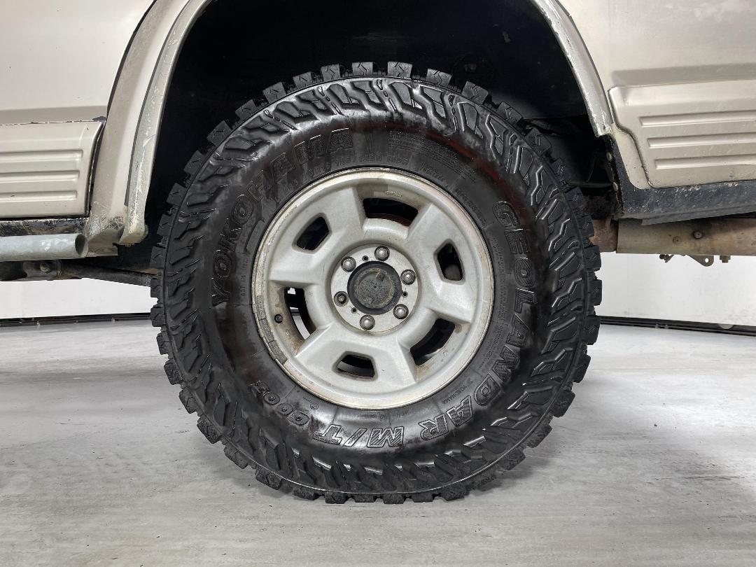 Photo '11' of Nissan Safari