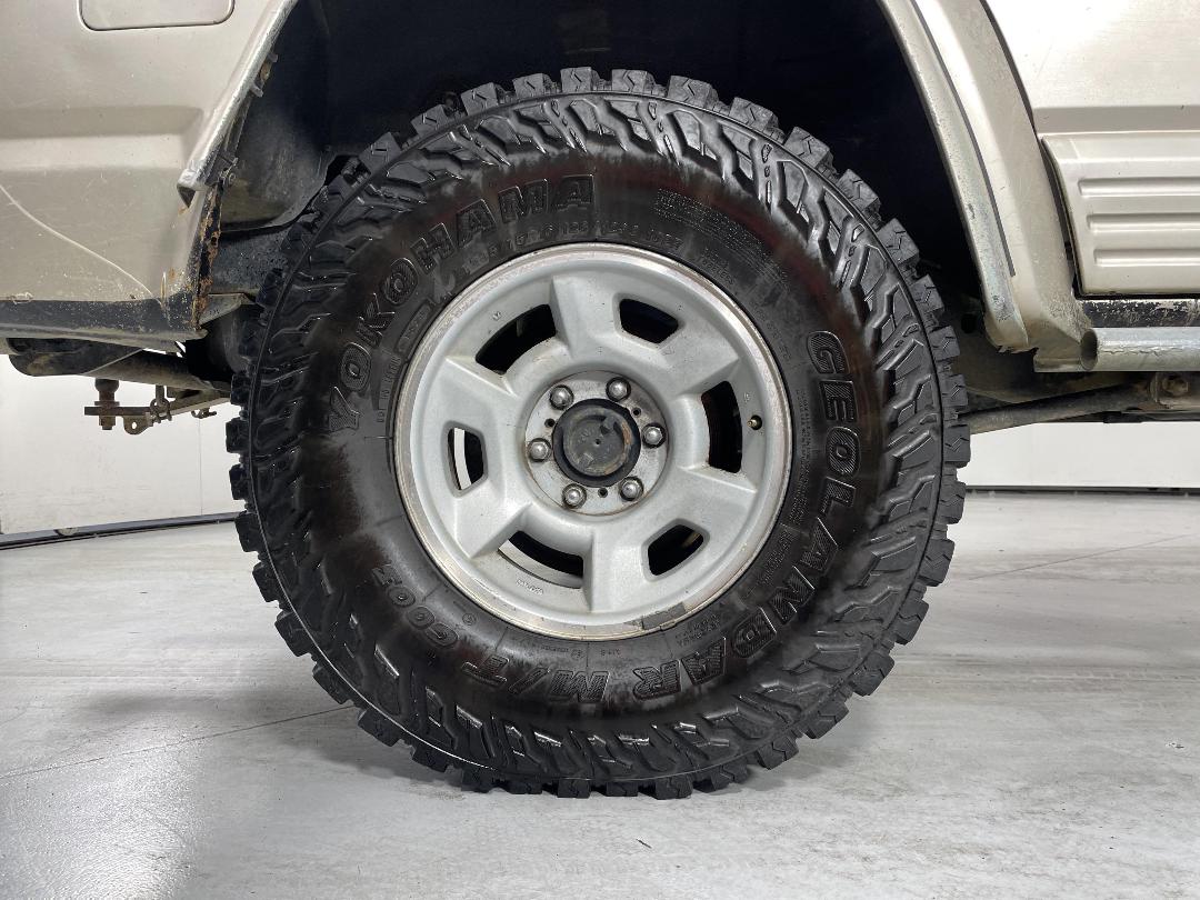 Photo '12' of Nissan Safari