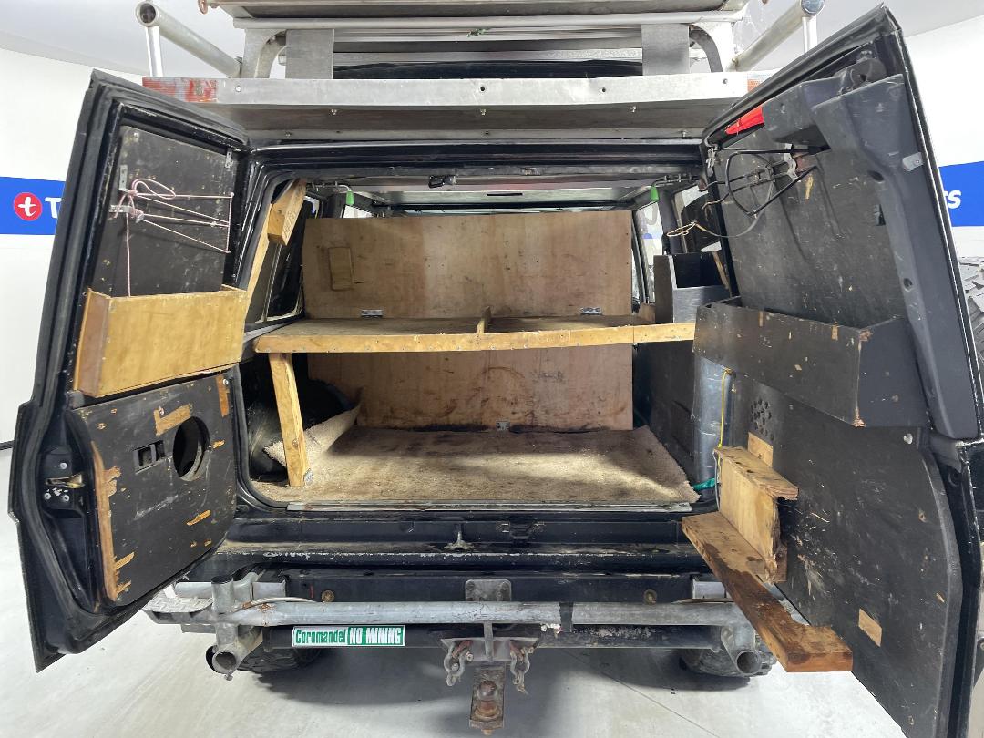 Photo '14' of Nissan Safari