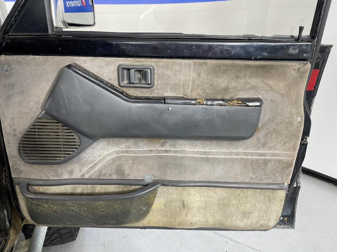 Photo '15' of Nissan Safari