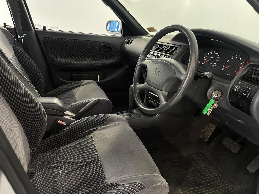 Photo '16' of Toyota Corolla L/B Auto