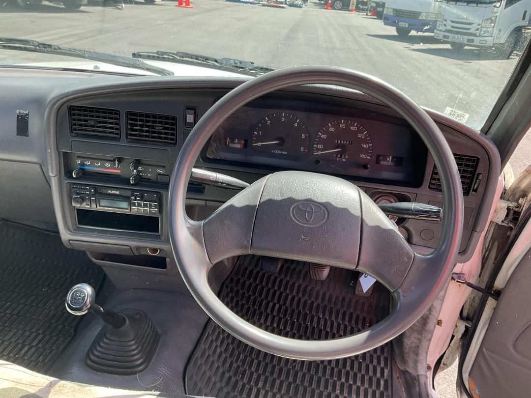 Photo '8' of Toyota Hilux 2.4 C/CAB Photo '8' of Toyota Hilux 2.4 C/CAB