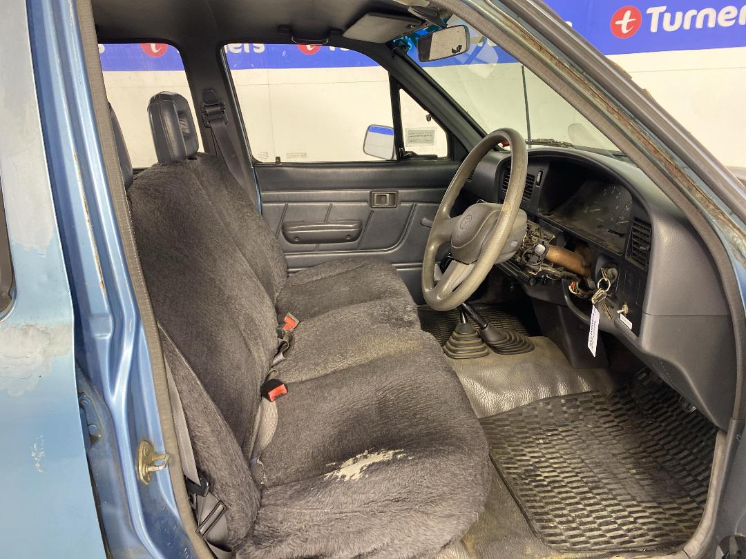 Photo '16' of Toyota Hilux 2.8 D/C Photo '16' of Toyota Hilux 2.8 D/C