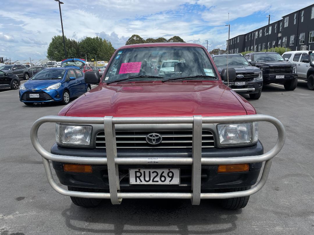 Photo '3' of Toyota Hilux Photo '3' of Toyota Hilux