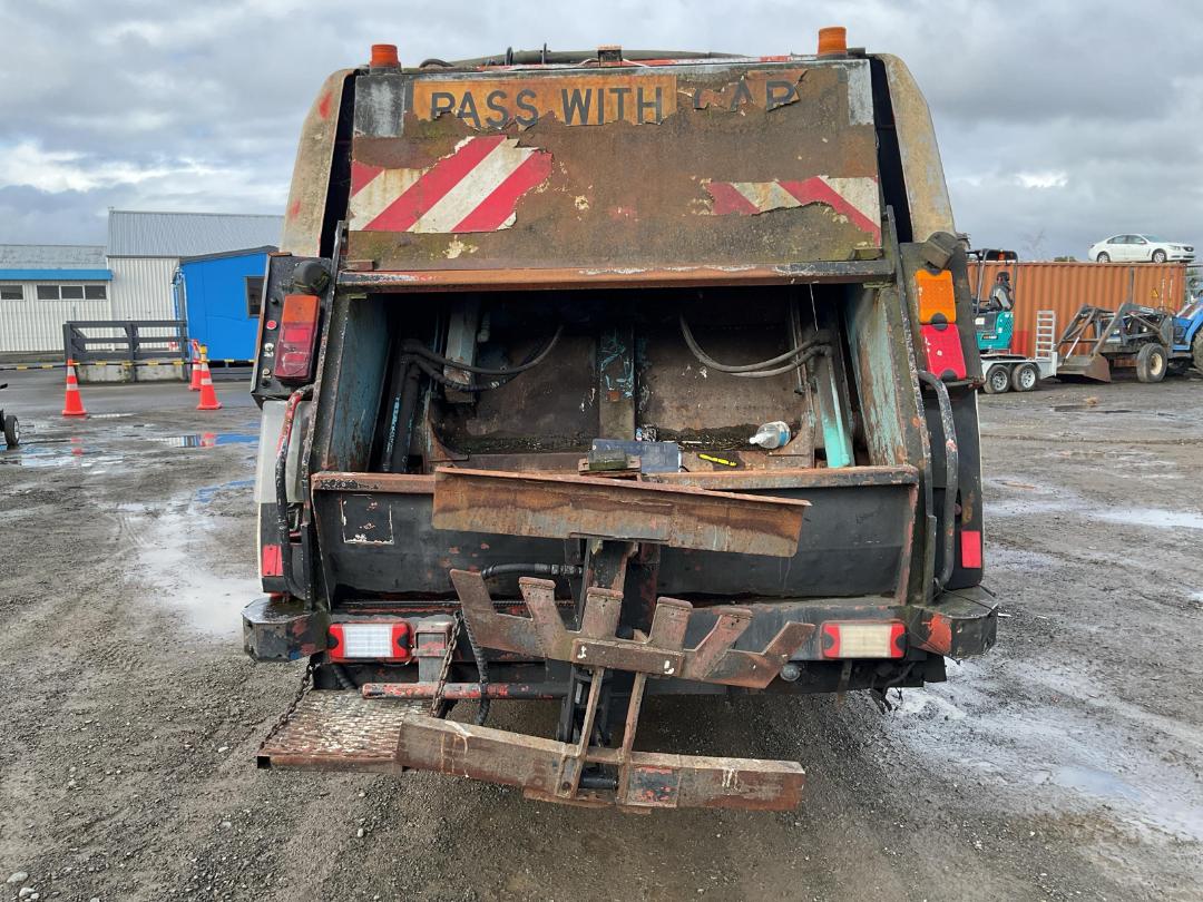 Photo '5' of Isuzu Forward FSR Rubbish Compactor