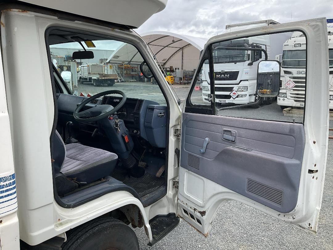 Photo '9' of Isuzu NKR250S Motorhome