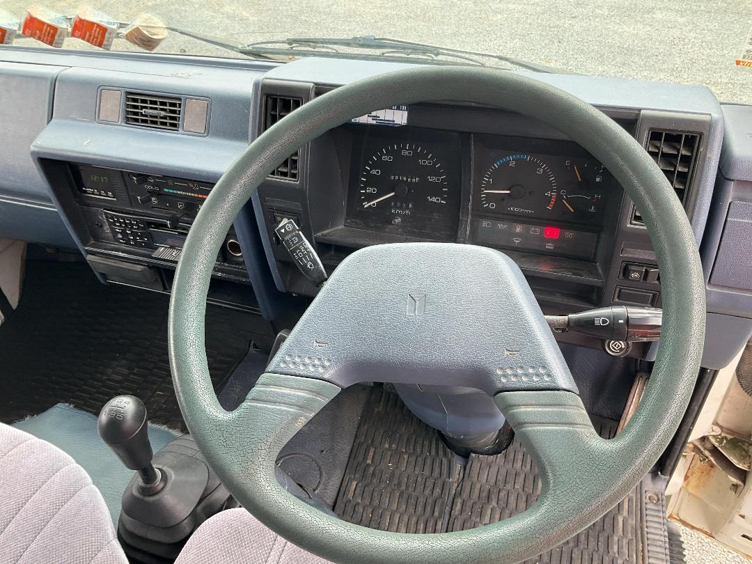 Photo '12' of Isuzu NKR250S Motorhome