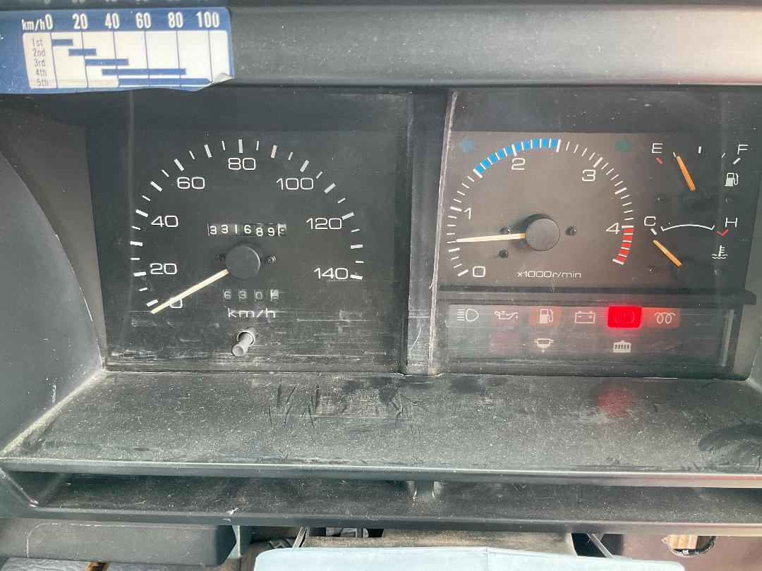 Photo '13' of Isuzu NKR250S Motorhome