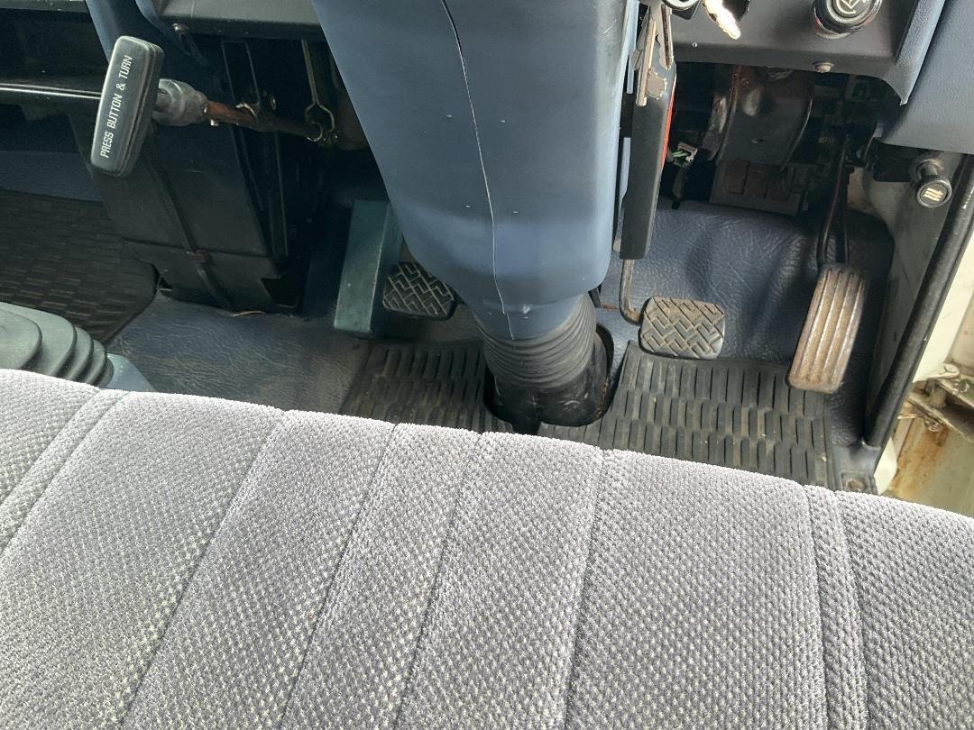 Photo '11' of Isuzu NKR250S Motorhome