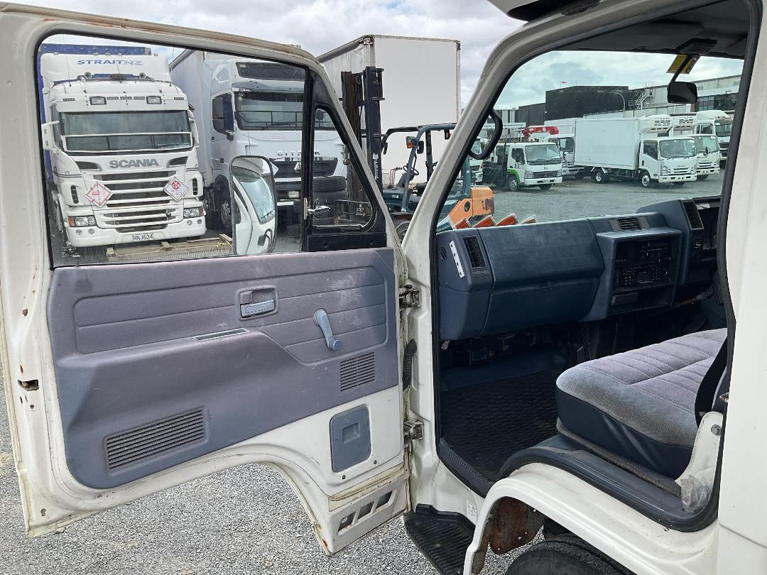 Photo '17' of Isuzu NKR250S Motorhome