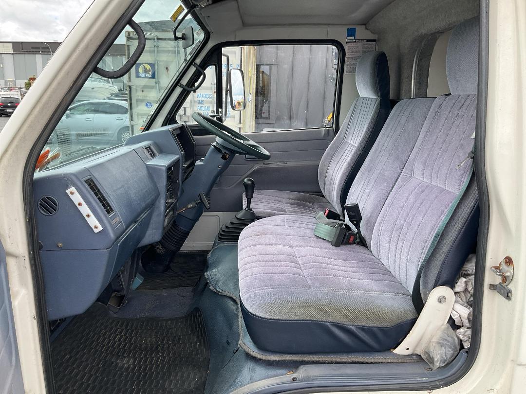 Photo '18' of Isuzu NKR250S Motorhome