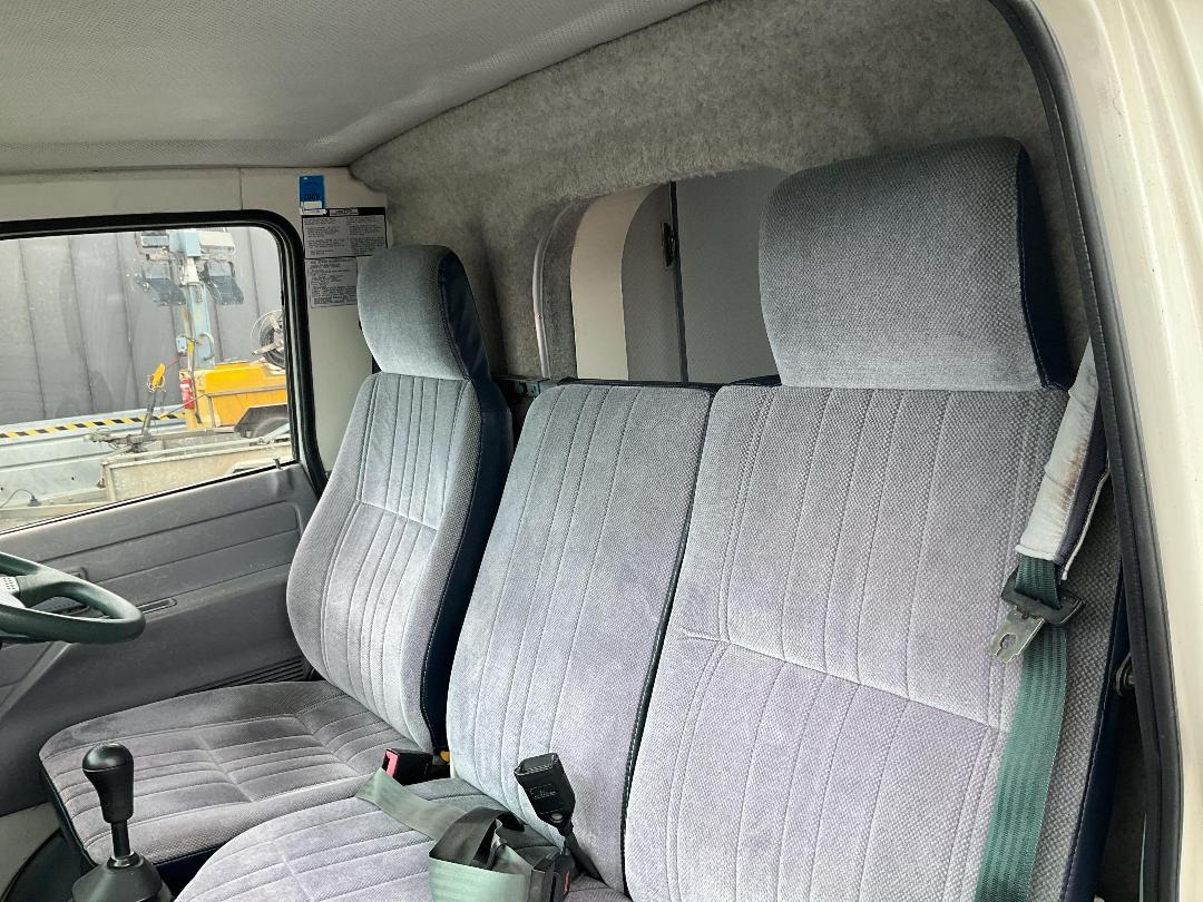 Photo '19' of Isuzu NKR250S Motorhome