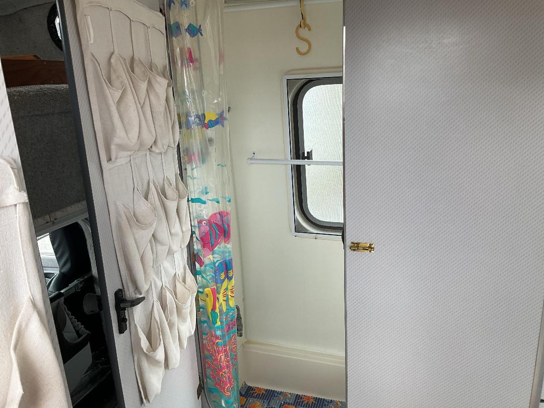 Photo '25' of Isuzu NKR250S Motorhome