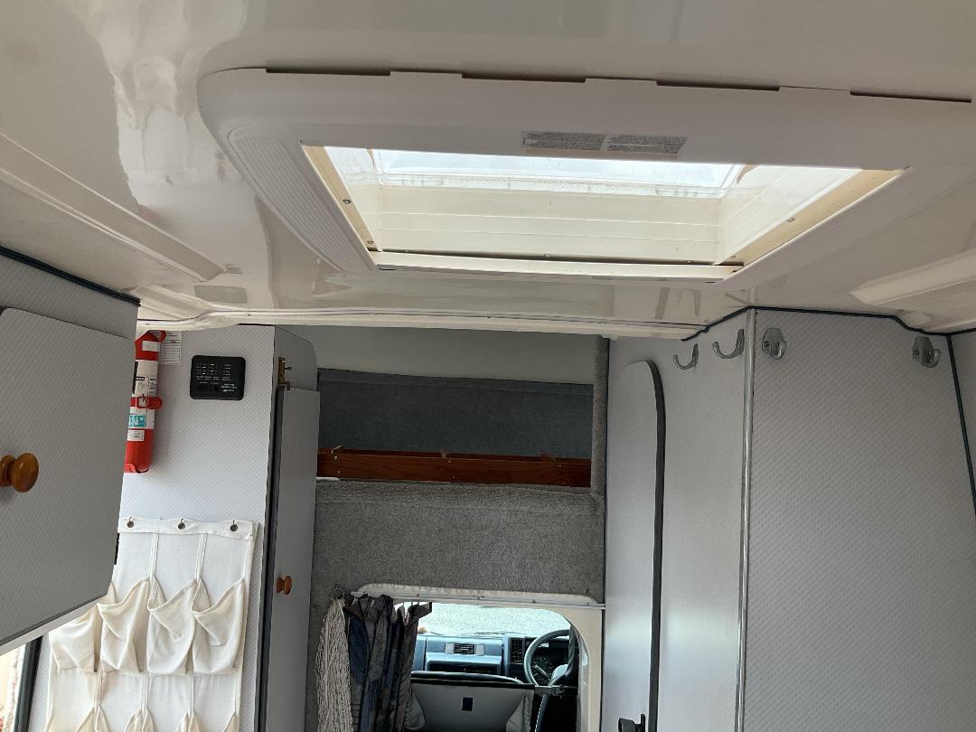 Photo '35' of Isuzu NKR250S Motorhome