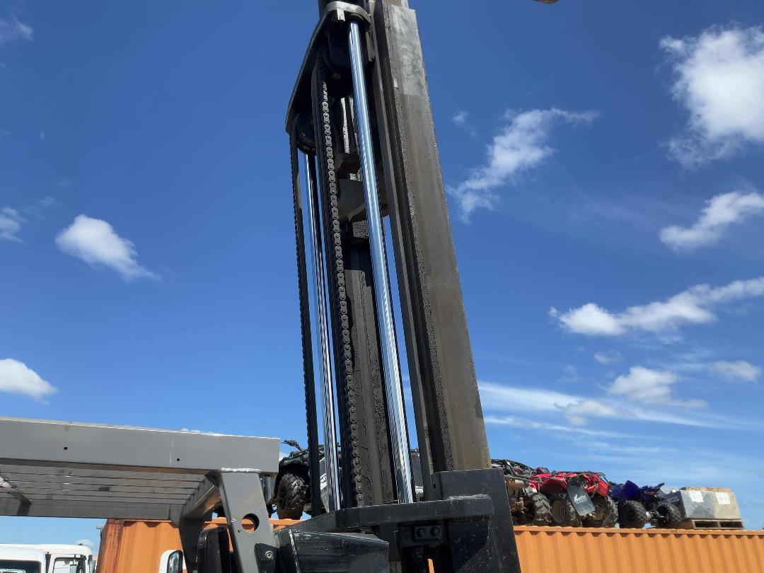 Photo '13' of Mitsubishi FD25 Forklift