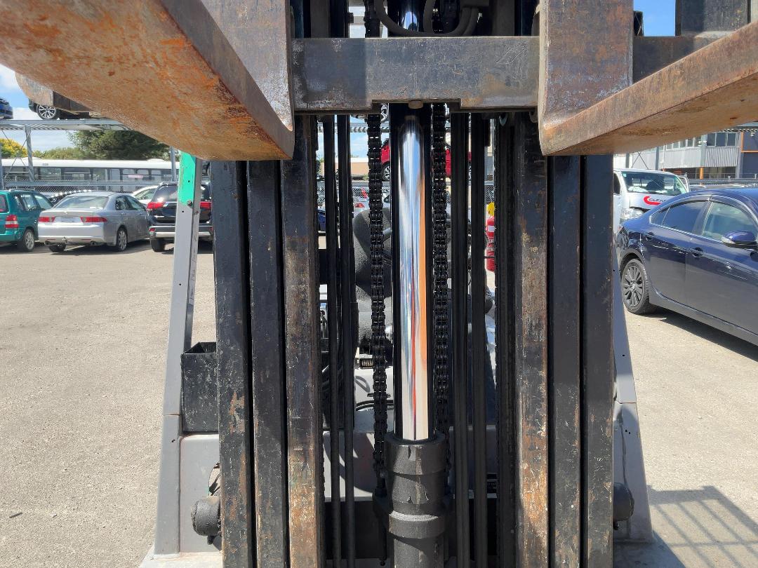 Photo '14' of Mitsubishi FD25 Forklift