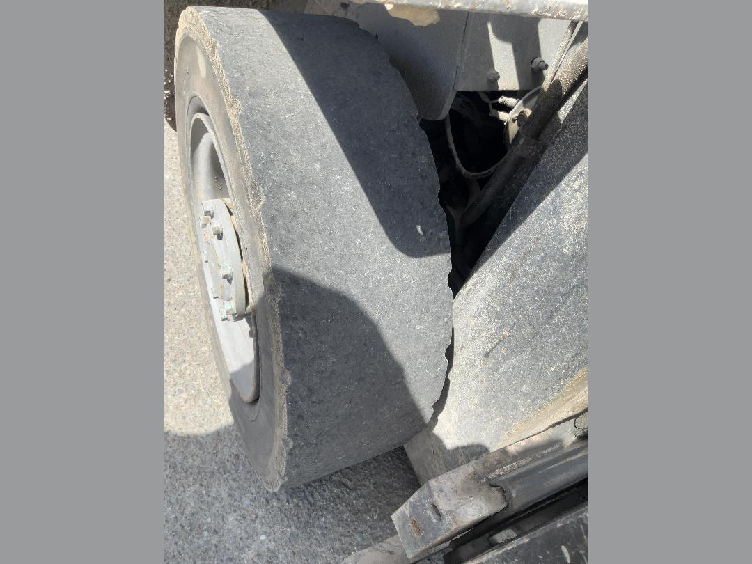 Photo '28' of Mitsubishi FD25 Forklift