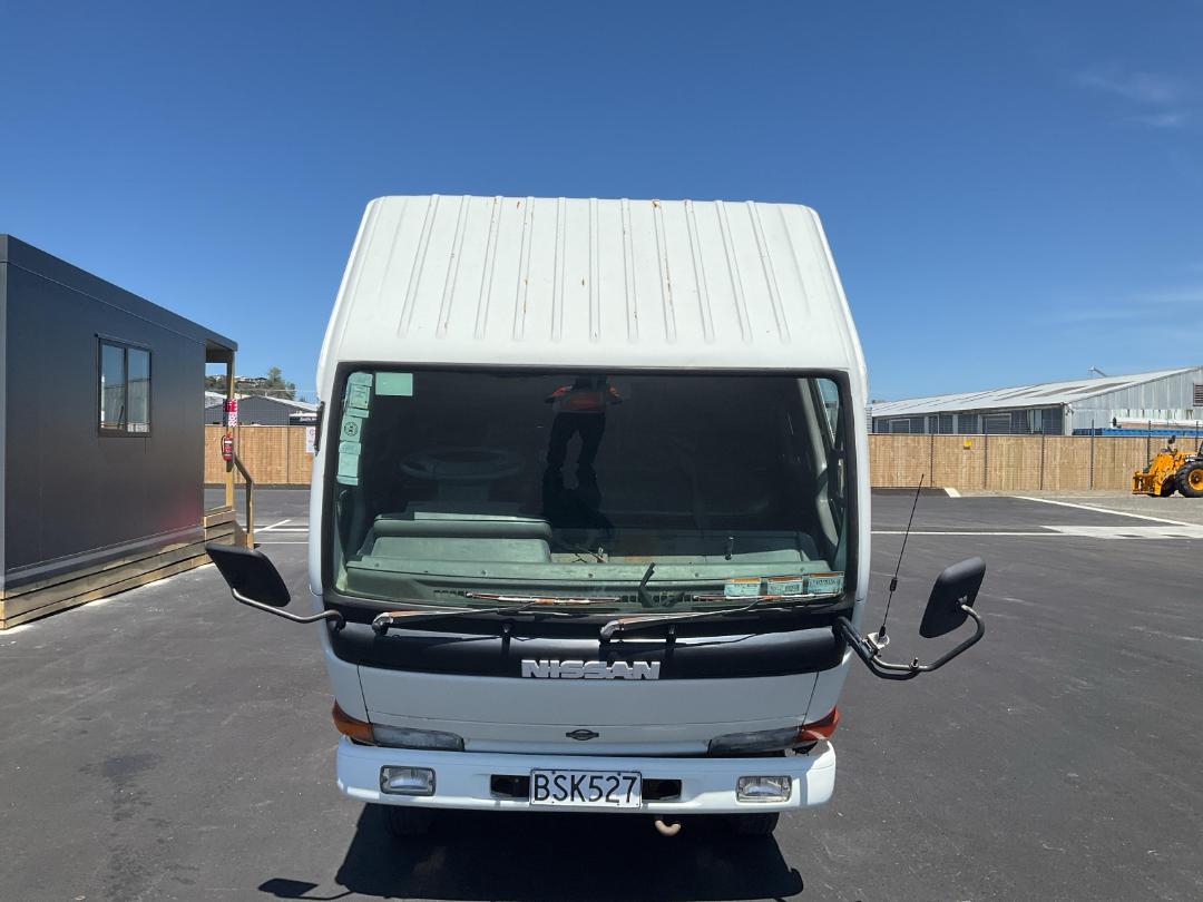 Photo '12' of Nissan Atlas Flat Deck Crane