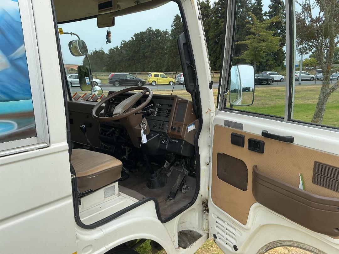 Photo '12' of Nissan Civilian Motorhome Photo '12' of Nissan Civilian Motorhome