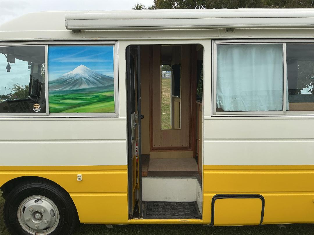 Photo '21' of Nissan Civilian Motorhome Photo '21' of Nissan Civilian Motorhome