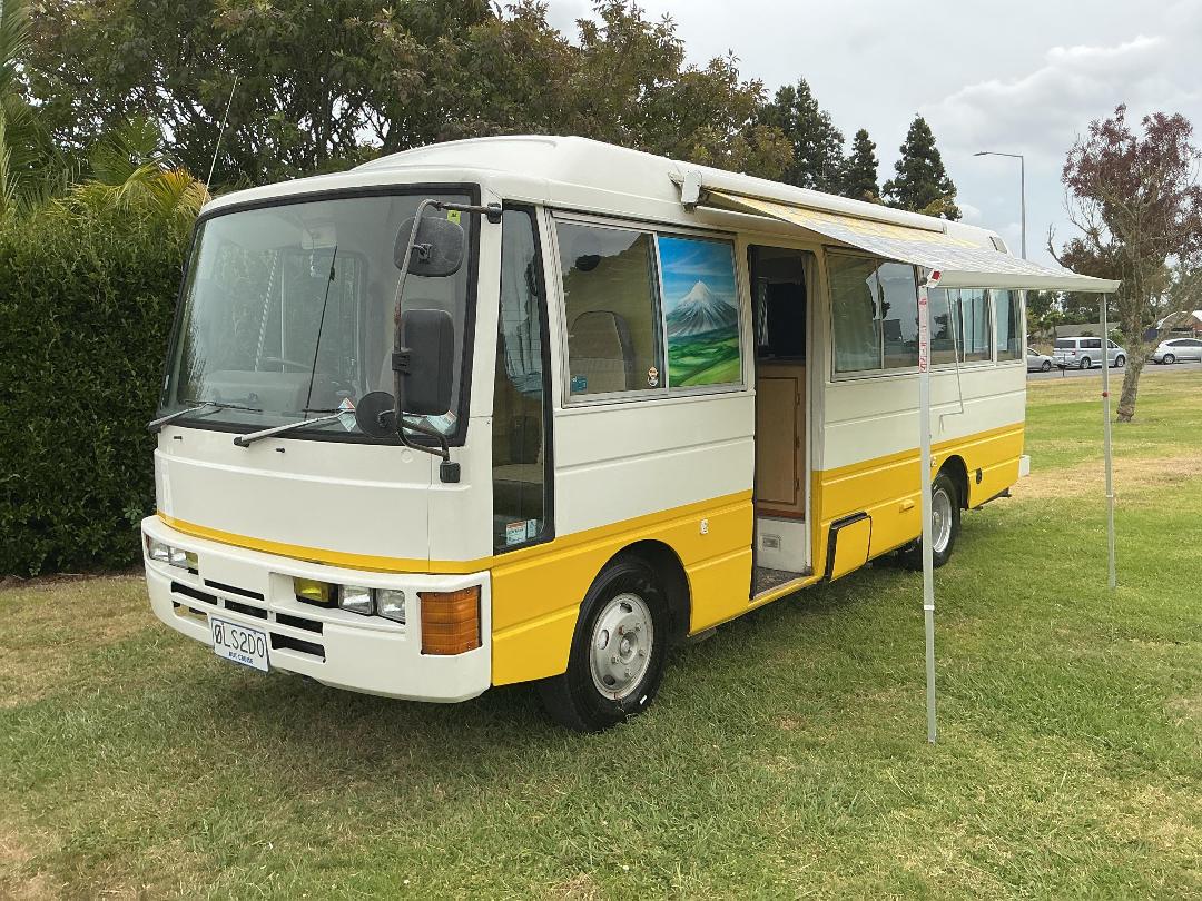Photo '10' of Nissan Civilian Motorhome Photo '10' of Nissan Civilian Motorhome