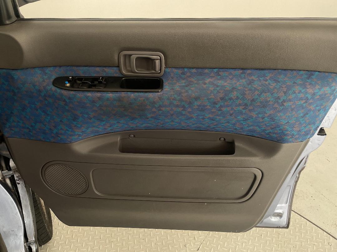 Photo '13' of Nissan Serena FX